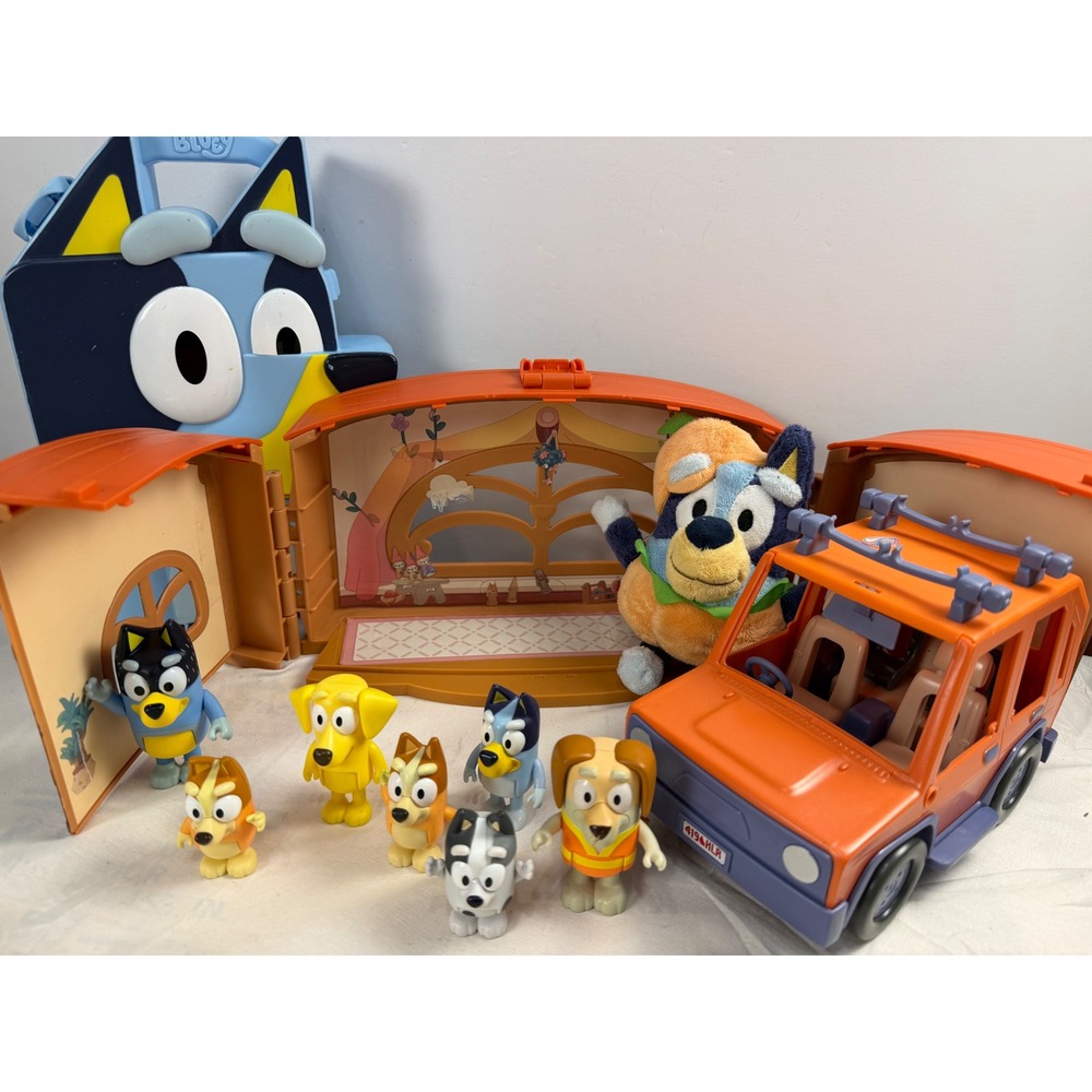 Bluey Heeler Family Home Playset 4WD Vehicle Figures and Carrying Case Lot #1
